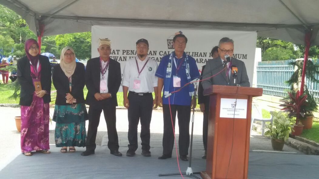 Returning officer Richard Michael Abunawas announced three candidates contest in samalaju Zharudin Narudin,31 (PAS) Proposer Awang Azwan Bin Awang Seconder Dayang Izramunirah Awang Morsal Baba Emperan,49 (DAP) Proposer Rundang Latip Seconder TR Engkabang Angang Majang Renggi (BN-PRS) Proposer Udie Entigar Seconder Tarang Kimen