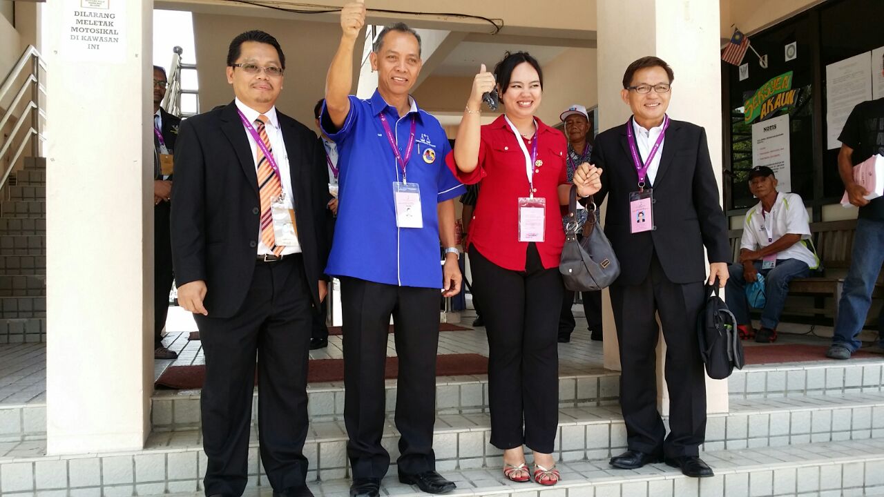 3-cornered fight btwn BN-SPDP's Datu Dr Penguang Manggil, PKR's Elia Bit and Louis Jalong, an Independent candidate. RO Markos Sibong (leff) announced at 12.10 noon