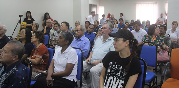 A cross-section of the audience listening to Walker’s lecture.  