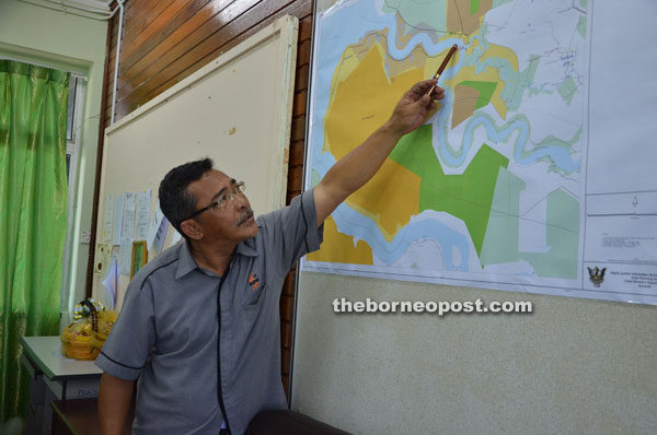 Bujang shows where Pusa is located on the map.