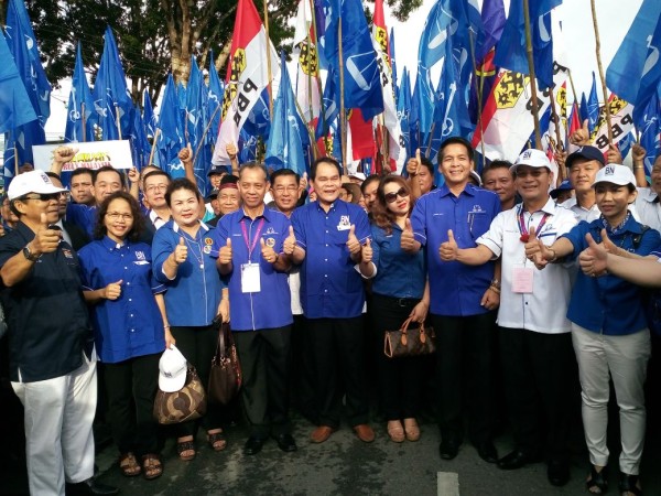 (From fourth left) BN candidate for Marudi Datu Dr Penguang Manggil, Baram MP Anyi Ngau, Telang Usan candidate Dennis Ngau's wife, Dennis Ngau and BN direct candidate for Mulu Datuk Gerawat Gala.