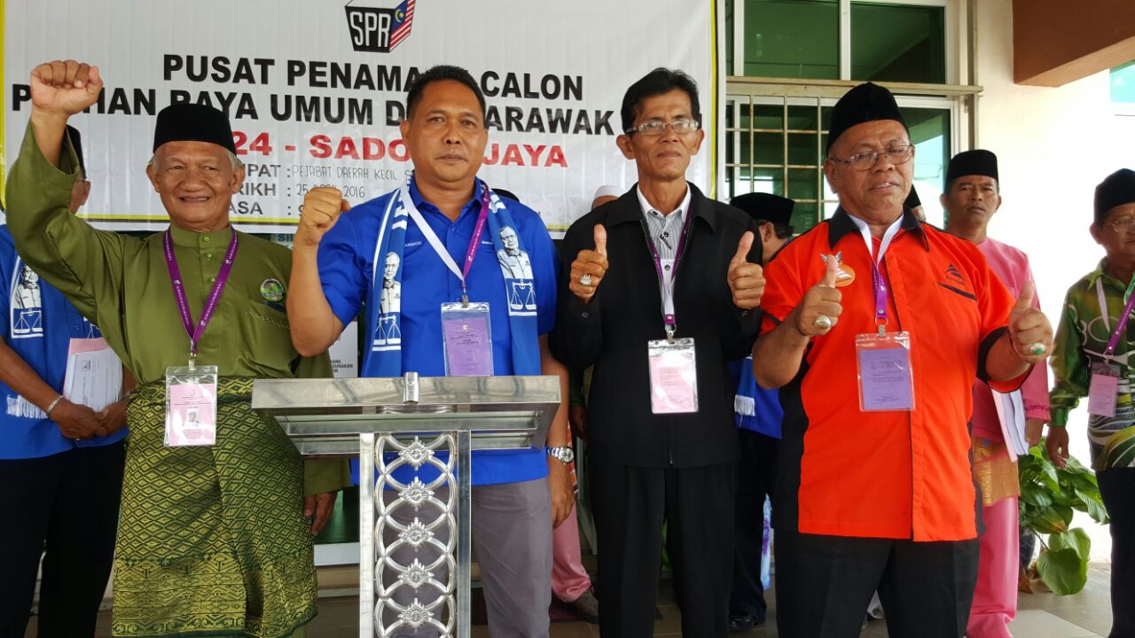 SADONG JAYA: A four corner fight is on for N24 Sadong Jaya as incumbent Aidel Lariwoo will face PAS, Amanah and one independent candidate. Returning officer Sanuyah Mohammad made the announcement around 11.10am at the N24 Sadong Jaya nomination centre. Aidel, who handed over his nomination paper at 9.11am came with over 1,000 BN supporters who marched 700 metres from Masjid Darul Iman to nearby nomination centre located at Sadong Jaya district office. Meanwhile, PAS is represented by 63 year old Asan Singkro who handed his nomination papers at 9.01am while Amanah is represented by 60 year old Othman Mustapha who handed over his nomination papers at 9.23am. Retired policemen, 55 year old Awang Rabiee Awang Hosen who is the independent candidate handed his nomination paper at 9.09am.