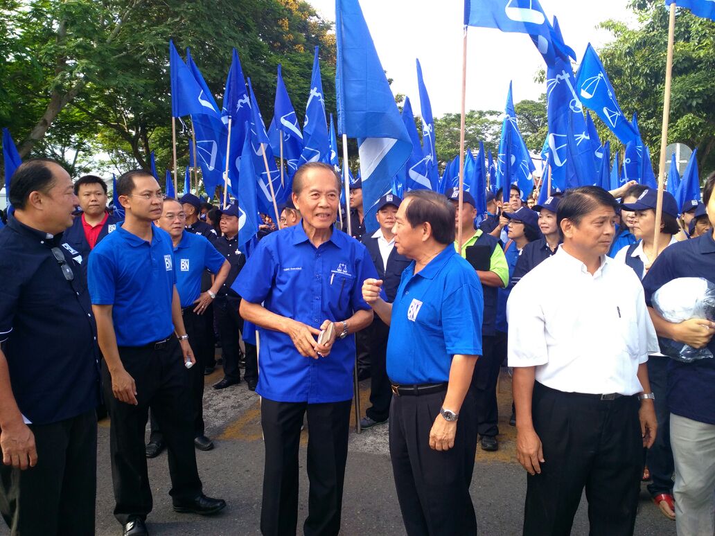 Direct BN candidate for Dudong Datuk Tiong Thai King and his supporters at the nomination centre at Tai Kwang School. Three other candidates - DAP incumbent Yap Hoi Liong, STAR Mary Ting and independent candidate Casper Kayo - have also arrived. Dudong Constituency is expected to be a tough five-cornered fight. Independent candidate Benny Lee, formerly of SUPP, has yet to arrive.