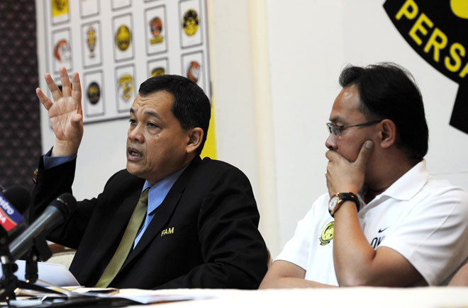 Hamidin and Kim Swee during the FAM monthly media conference at Wisma FAM. — Bernama photo