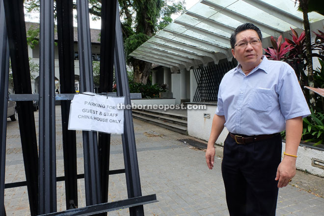 Wee stands next to the partially-blocked entrance of a walkway that connects India Street with Carpenter Street. It is learned that the walkway was fully closed off for public previously.