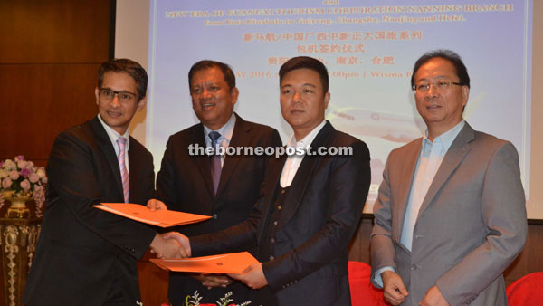 Joniston (second left) witnessing the exchange of MoA between Proteek (left) and Li while Liaw (right) looks on. 