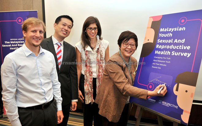 Chew (right) launches Malaysia Youth Sexual and Reproductive Health Survey witnessed by (from left) Reckitt Benckiser marketing director Matias Caride, Perspective Strategies managing director Andy See and Reckitt Benckiser (Malaysia) Sdn Bhd senior brand manager Delphine Samian. — Bernama photo