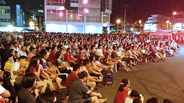 The crowd of people attending DAP's political talk.