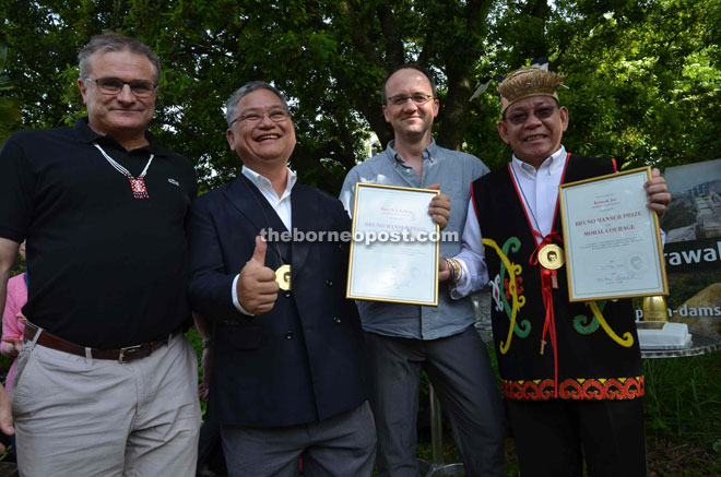 Kallang (second left) and Komeok (right) showing their prizes with their hosts Kaspar Müller, representative of the Bruno Manser estate, and BMF director Lukas Straumann.