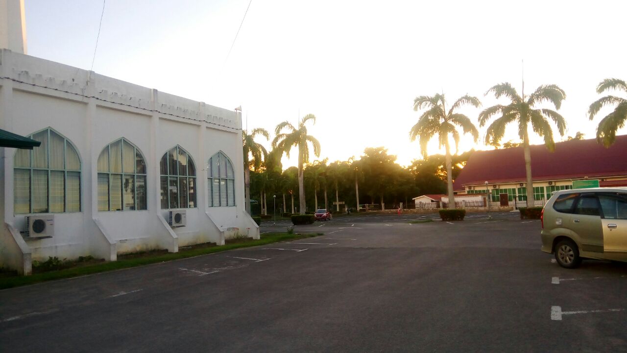 An Naim mosque (left) and Good Shepherd Church (right) sharing a carpark.