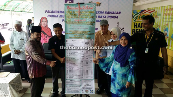 Jainab (second right) with Papar leaders, Rosnah (third right), Rahim (left) and Ghulam Haidar (third left) during the Hari Raya Puasa 2016 Festive Season Price Control Scheme launch and walkabout at Giant Supermarket in Papar yesterday.