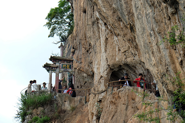 People throng the highest temple at Western Hills. 