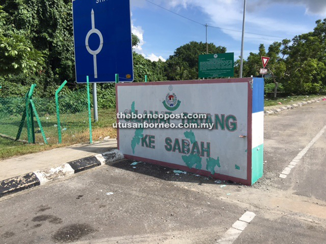 A welcome sign at the Sarawak-Sabah border. 