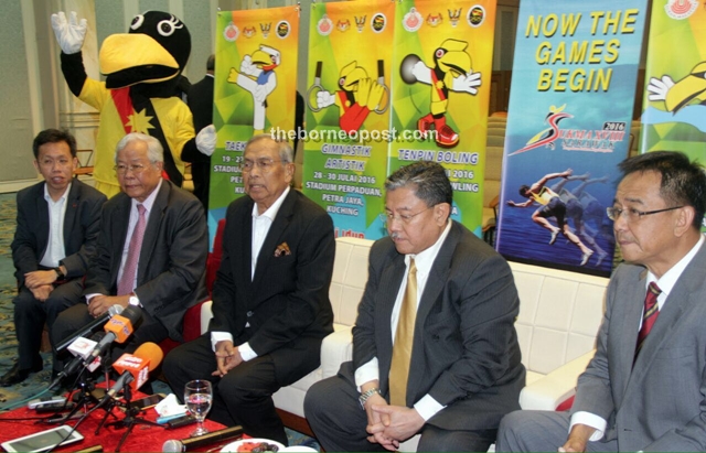 Adenan (middle) addresses the press conference as (from right) Abdul Karim, Morshidi, Manyin and Local Government Minister Datuk Dr Sim Kui Hian look on