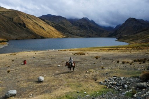 The accident occurred during inclement weather early Tuesday in the snow-covered Huarascan mountains near Peru's northeastern city of Huaraz -AFP photo