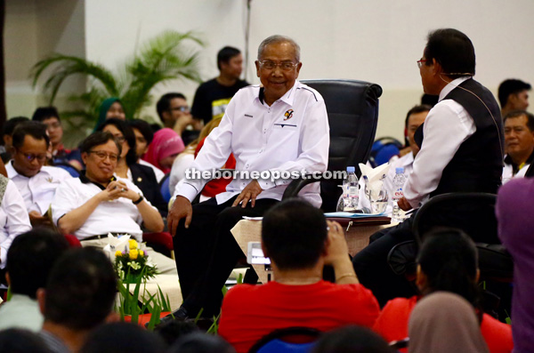 Chief Minister Datuk Patinggi Tan Sri Adenan Satem answering questions by moderator Tan Sri Effendi Norwawi during the ‘Santai Dengan Tok Nan’ session in conjunction with the Lan Berambeh Anak Sarawak. (File photo)