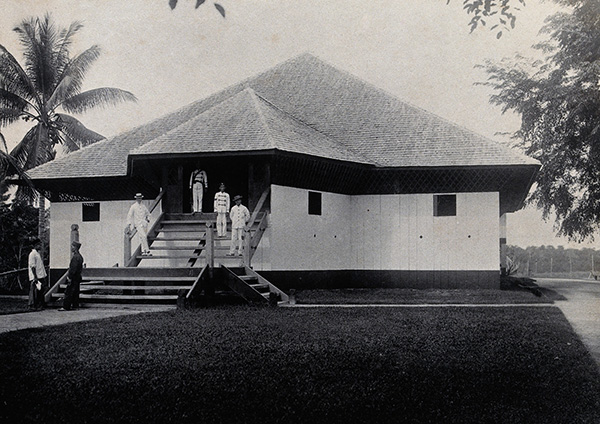 All official business done under one roof. Photo shows the exterior of Fort Hose, Baram in 1896. – Photo by Charles Hose (Wellcome Library, London)