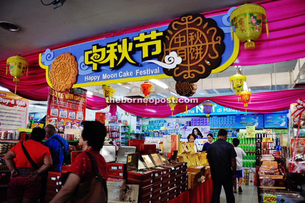 A wide variety of mooncakes to choose from.