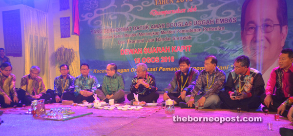 Uggah (fifth left) takes part in the miring ceremony on stage. From left are state Agriculture Department director Datu Lai Kui Fong, Ministry of Modernisation of Agriculture and Rural Economy permanent secretary Datu Dr Ngenang Jangu, Jamit, Nanta, Masing, Mussem, Ugak, Nyabong and Kapit Resident Joseph Belayong.