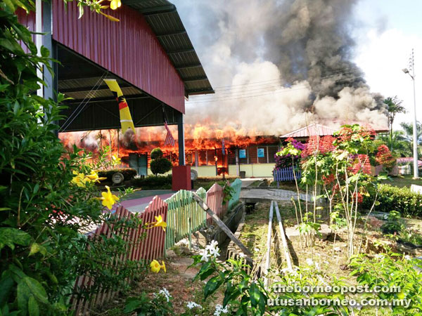 The fire at its height when firemen arrived an hour later from Bintangor, 53km away. Firemen from Sarikei station also rushed to the scene.