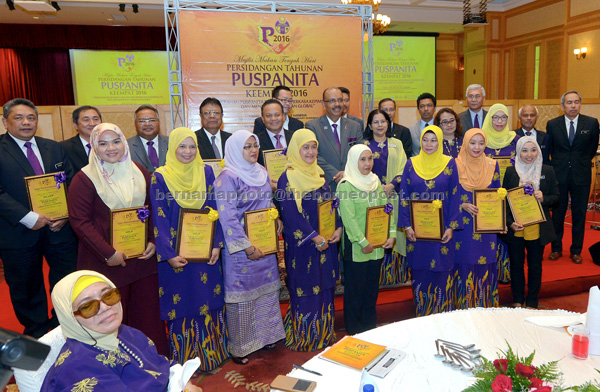 Ali (second row, sixth from left) and Puan Sri Rohani Abdullah in a group photo after the Puspanita fourth annual meeting. — Bernama photo