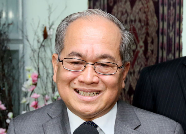 Datuk Amar Douglas Uggah Embas