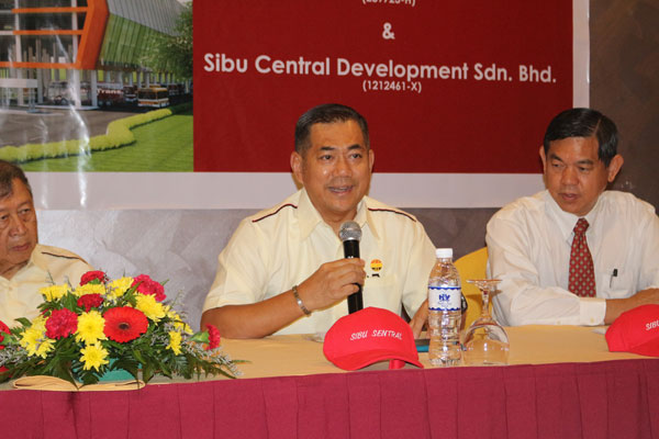 Ghazali (middle) is seen at a press conference for the Sibu Sentral yesterday. 