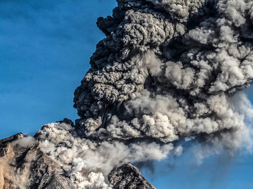 Sinabung volcano in North Sumatra province erupted seven times on February 5, 2017. The volcano last erupted in May 2016. Photo: Ivan Damanik/ZUMA Wire/dpa