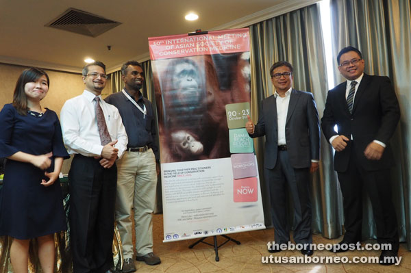 Dr Annuar (second right) together with (from left) Dr Lau, Dr Rueben, Dr Azlan and Manshor in a group photo after revealing the poster of the 10th International Meeting of the Asian Society of Conservation Medicine (ASCM). 