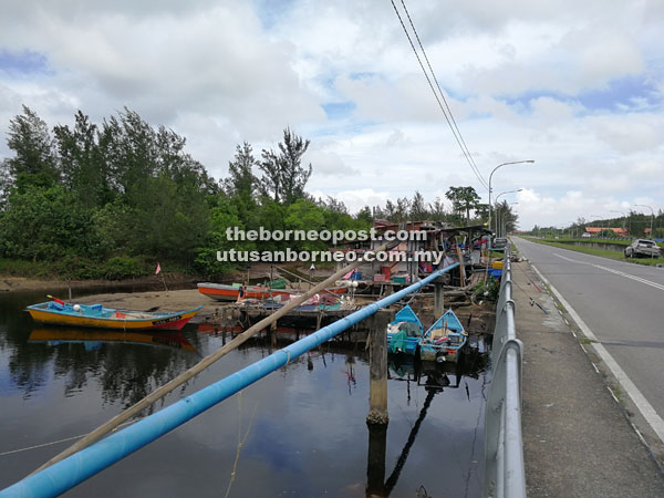 The illegal structures erected at the end of Kuala Baram bridge. Danger lurks when drivers stop their vehicles there to buy fish.