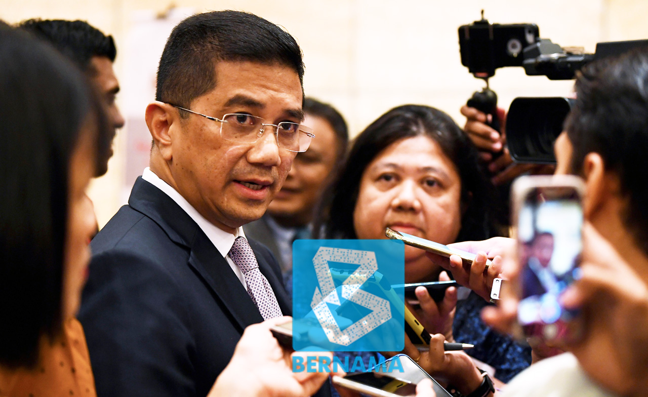 Azmin gives Pasir Gudang MP an earful for asking PM to ...