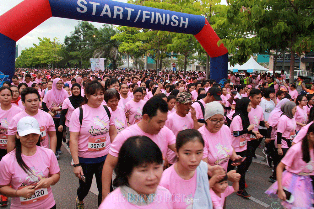 5 000 Runners Donned In Pink For Unicorn Fun Run Borneo Post Online