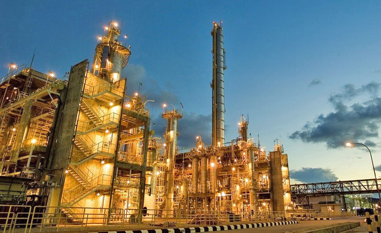 Отрасли малайзии. Малайзия Нефтегаз. Химическая промышленность Египта. Малайзия нефтедобыча. НПЗ В Малайзии.