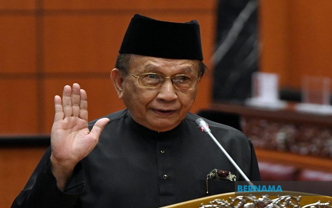 Rais Yatim among five sworn in as senators today | Borneo ...
