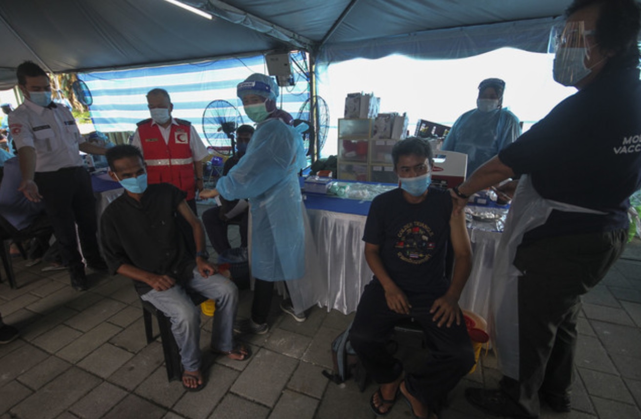 97,7 % de la population adulte en Malaisie entièrement vaccinée