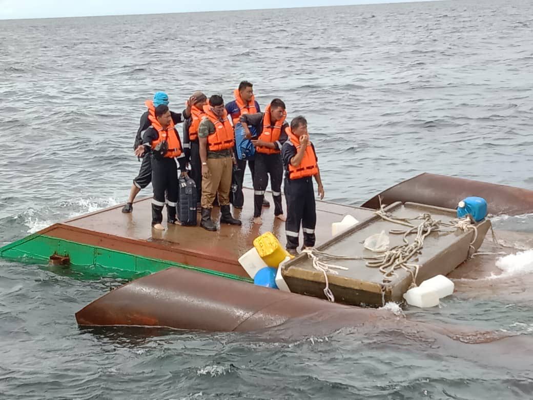 Tujuh kontraktor diselamatkan dari kapal yang tenggelam