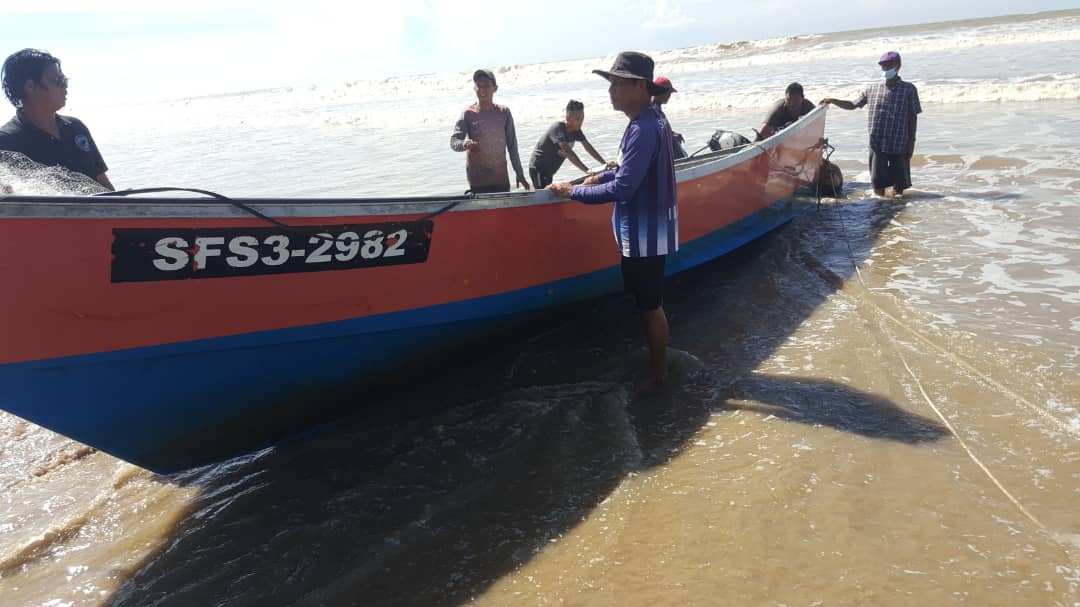 Le corps d’un homme disparu d’un bateau chaviré retrouvé à Kuala Niah
