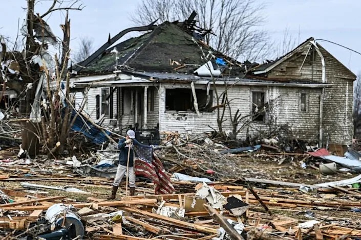 La destruction par une tornade dans le Kentucky “presque au-delà de l’imaginable”: Biden