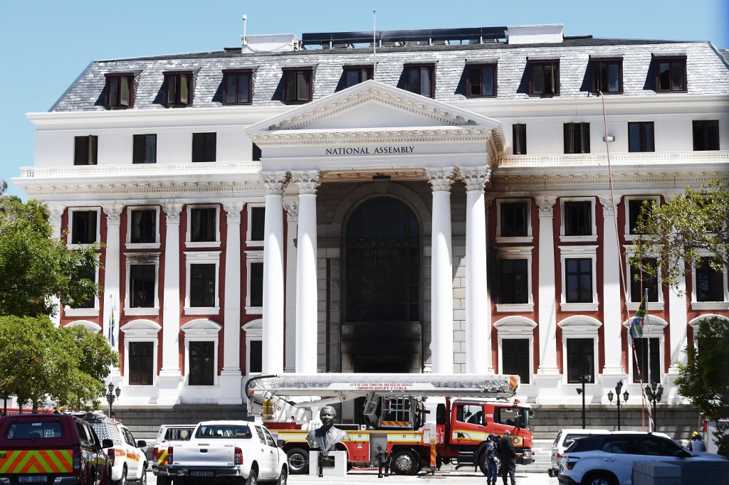 L’incendie du parlement sud-africain est maîtrisé