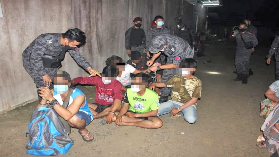 7 enfants parmi 32 immigrants illégaux détenus par le département de l’immigration à Putatan