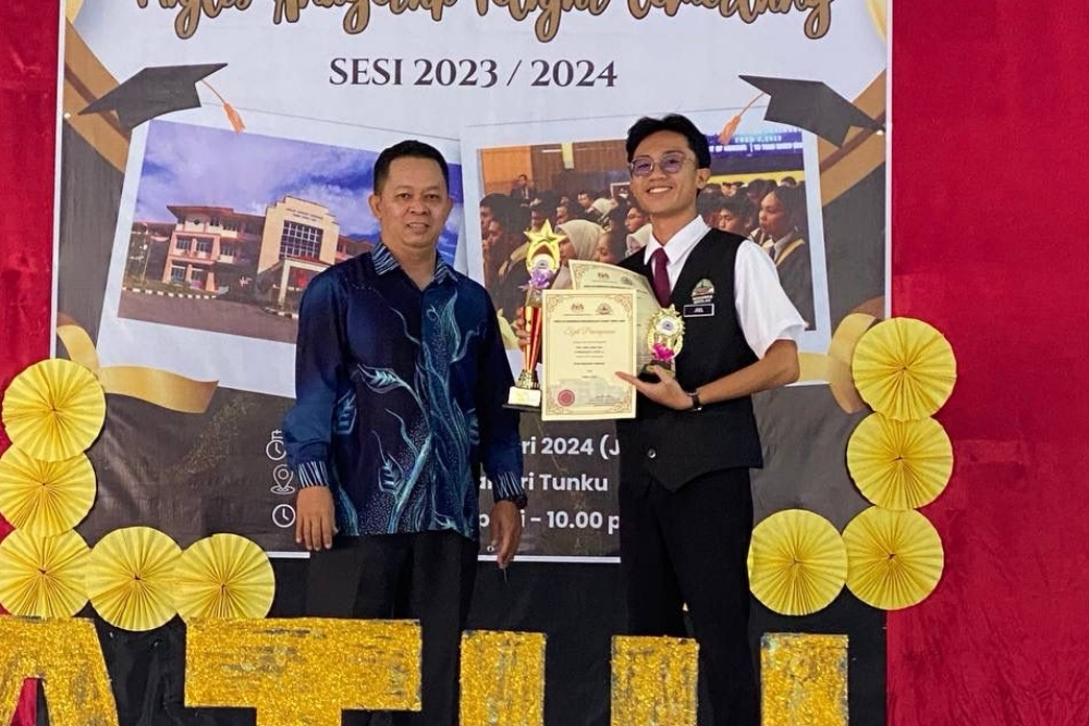 SMK Taman Tunku Miri presents prizes, incentives to 291 outstanding students