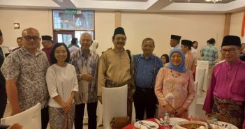 Prominent businessman among guests at deputy minister’s Raya open house