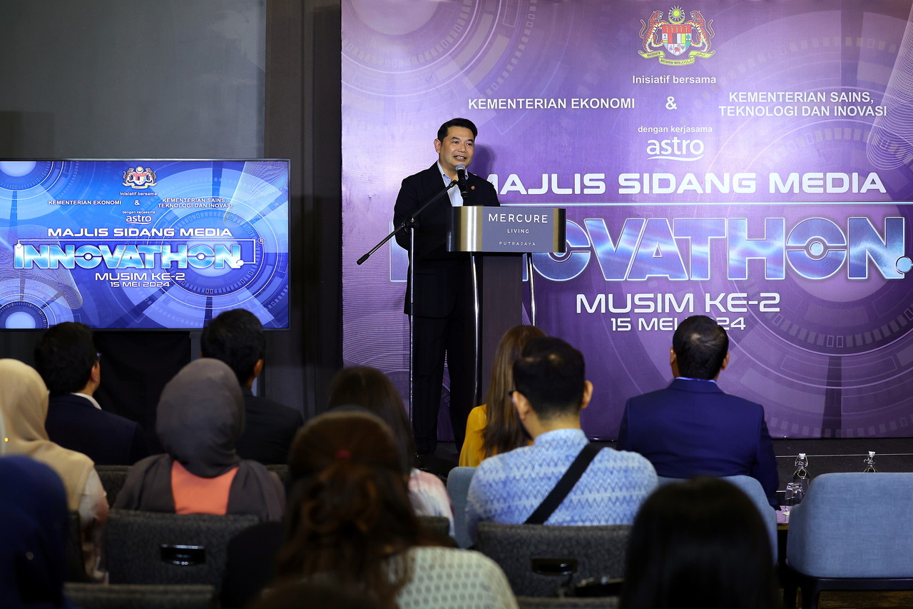 Proposal of minimum salary revision being studied comprehensively, says Rafizi