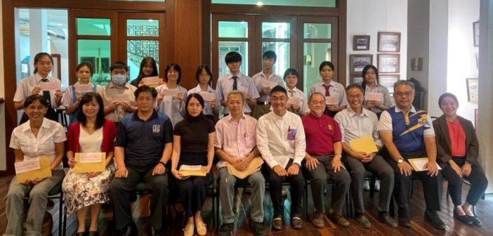 Lodge Sarawak awards incentives to 16 deserving students