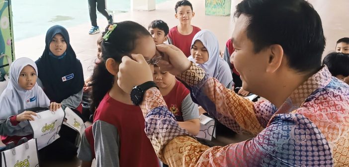 Free glasses for 30 underprivileged pupils courtesy of Miri MP